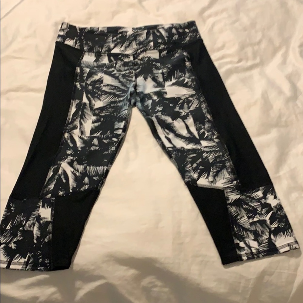 Black and white yoga pants